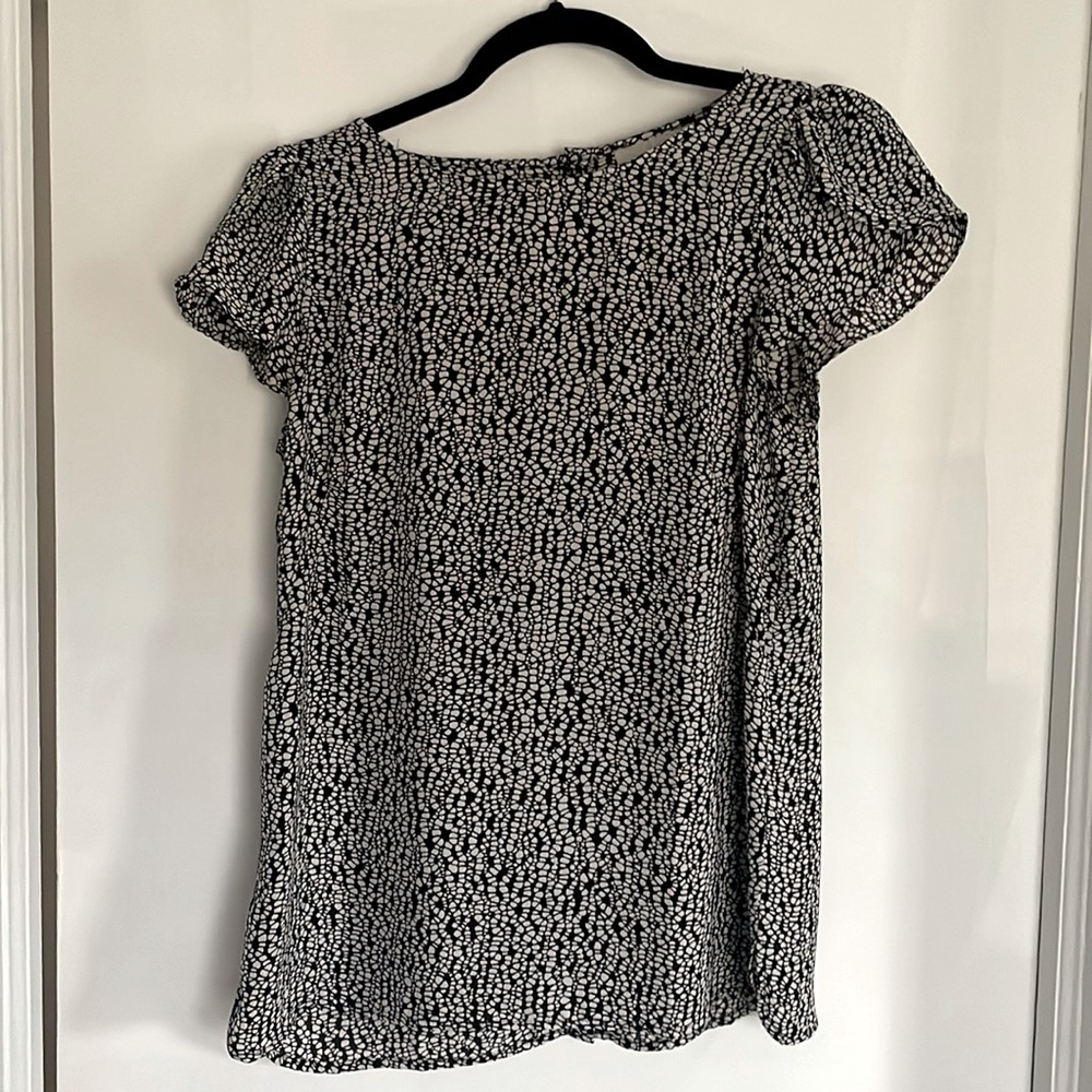 Loft button back, tulip sleeve flowy top